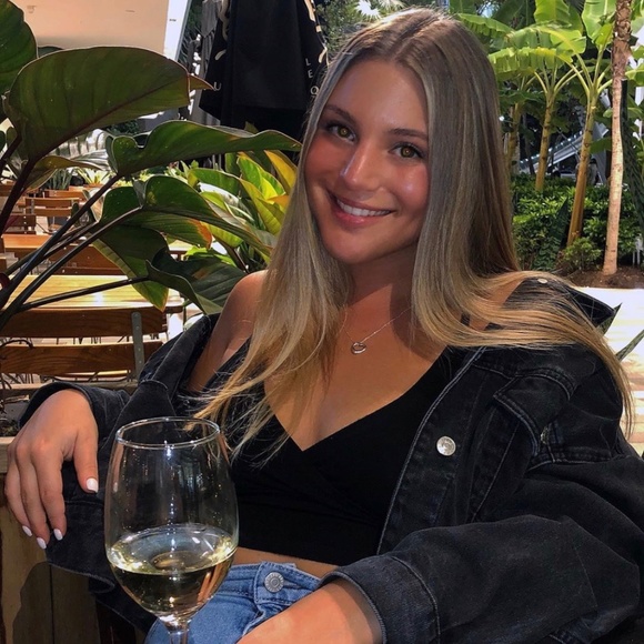 Meet your Posher, Nicki - Picture 1 of 2